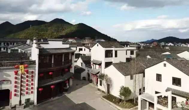 地点:萧山河上,楼塔等地   活动内容   美丽古镇探非遗   与高楼林