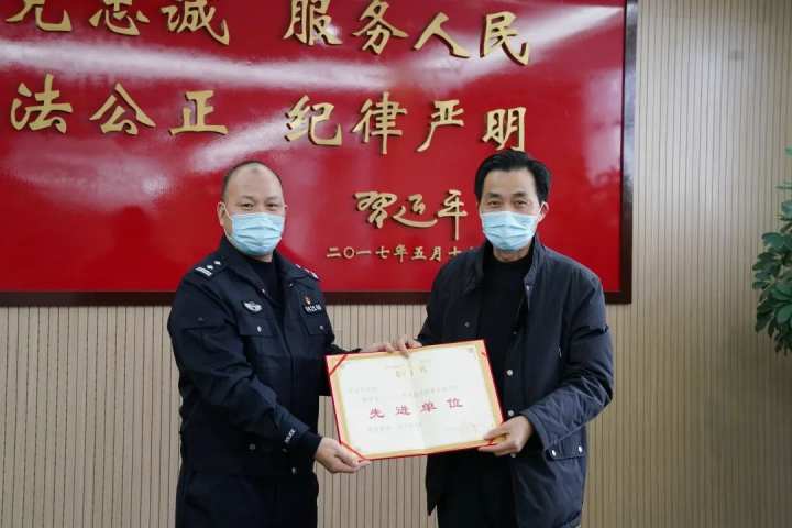 区政协副主席郑建庆"送奖上门"