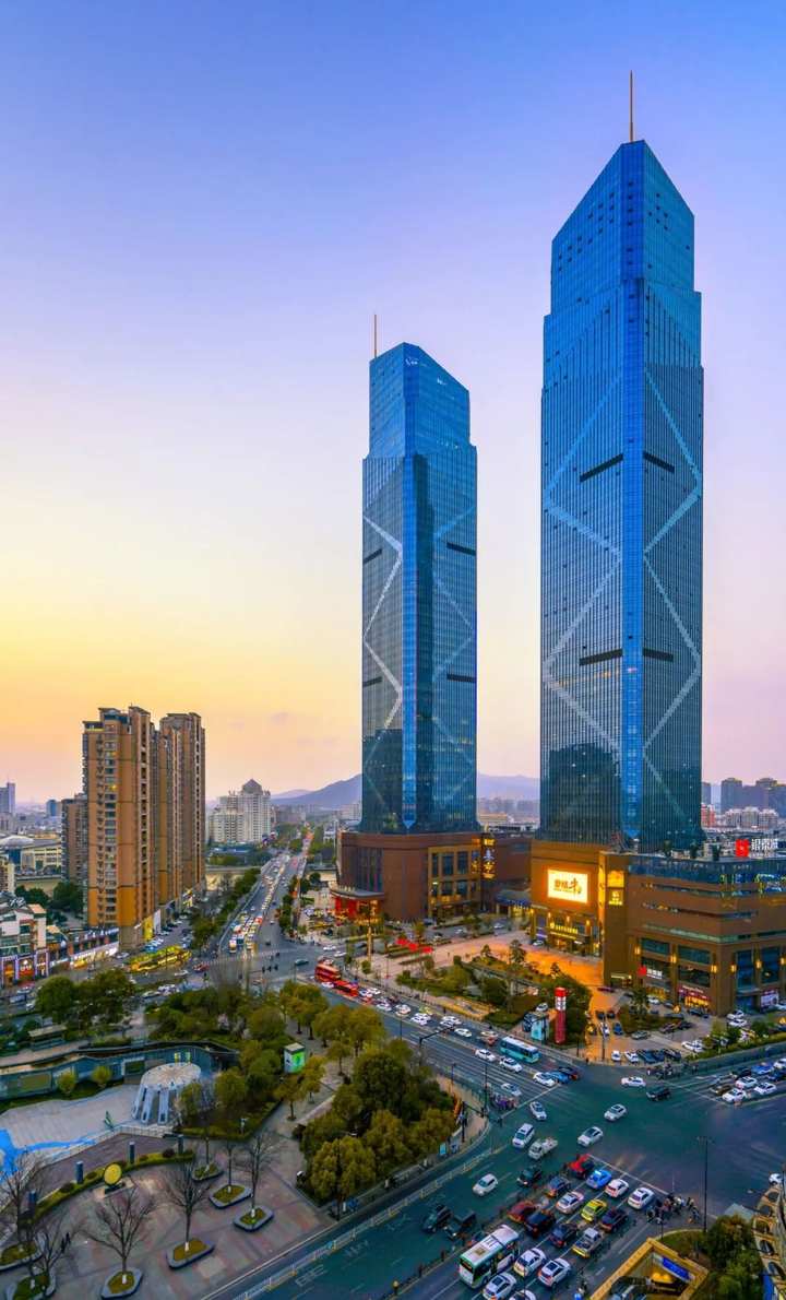 湖州进入"两会时间,今天政协委员报到