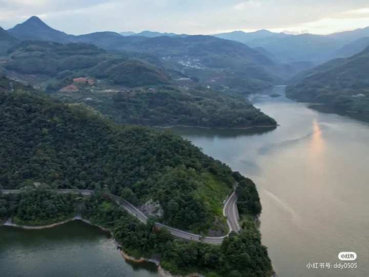 湖线,环库线和石林线,途径龙头,石桥,西山等景中村,环绕泽雅水库一周