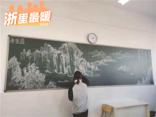 浙里最暖|台州高一女生用粉笔画5米长卷《赤壁图》火"出圈"
