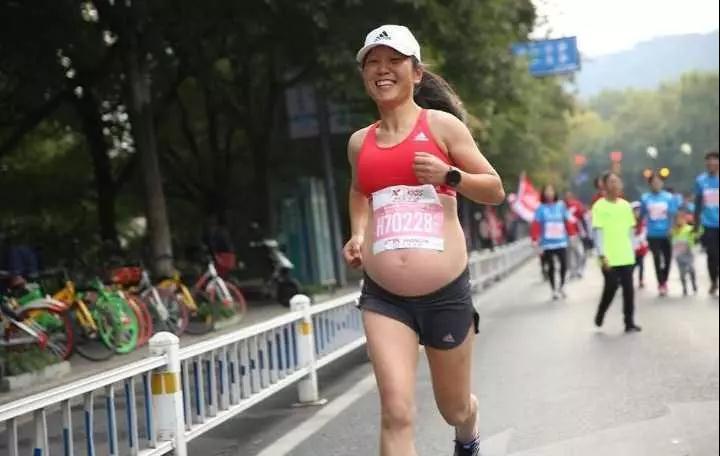 杭州女老师怀孕5个月跑马拉松 医生：不推荐效仿