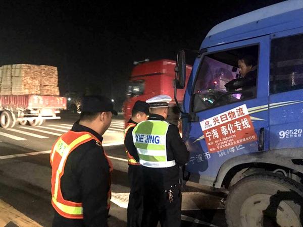 人口老化 公路物流_国际图片
