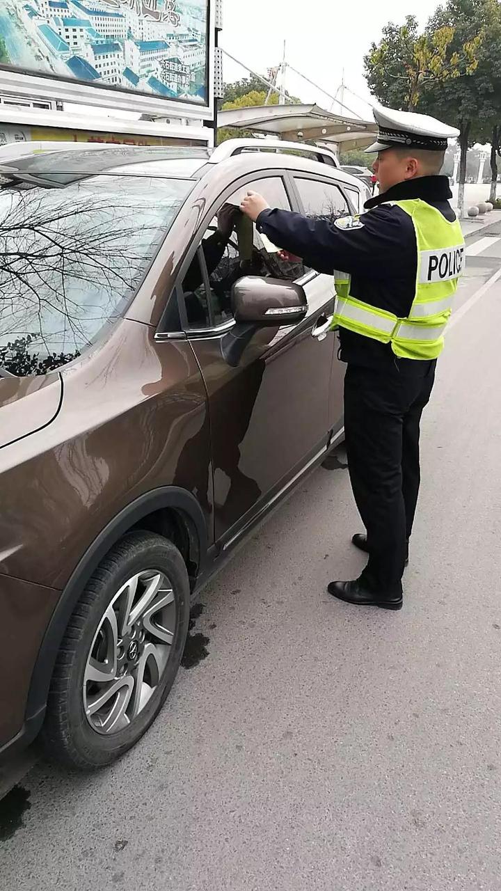 東陽交警貼出暖心罰單節日快樂今日不處罰