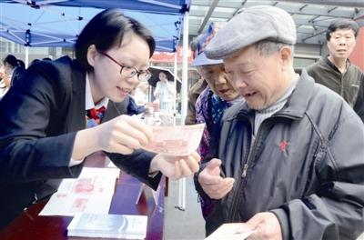 新昌县市场监管局开展消费者权益现场咨询活动