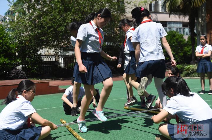 竹竿舞你會嗎?杭州這所小學的同學們都在跳