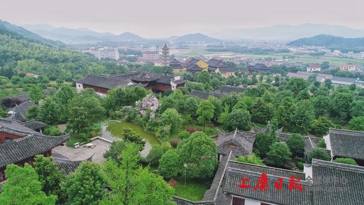 上虞 宝塔凌太空 忽如涌出时 雨天登丰惠祝家庄多宝塔 顺着瓦楞