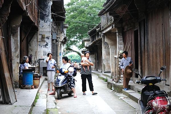 嵊州市古村苍岩"一千烟灶 八百强盗"