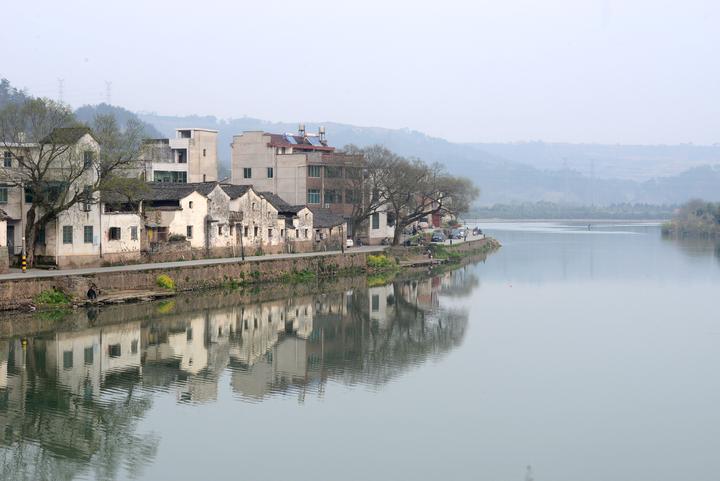 从施家岙村望到河对面的苍岩古村_看图王.jpg