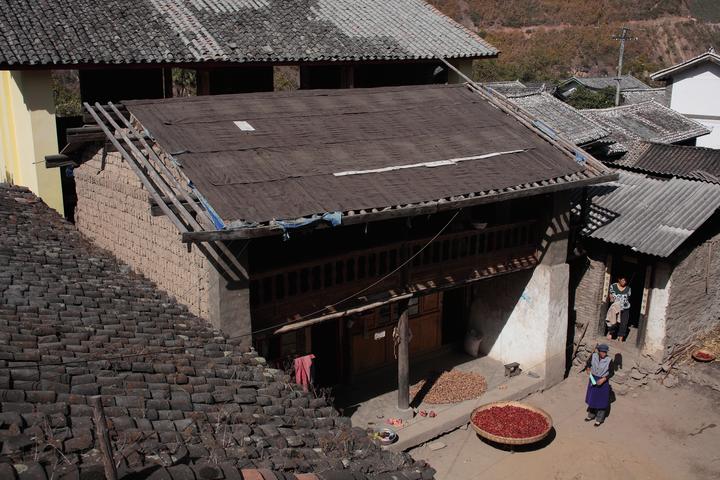 为山区群众代跑腿巧英乡爱跑腿跑遍15村