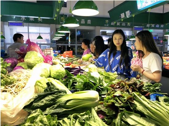 菜比肉还贵?近期蔬菜价格上涨 菜贩感叹不敢进