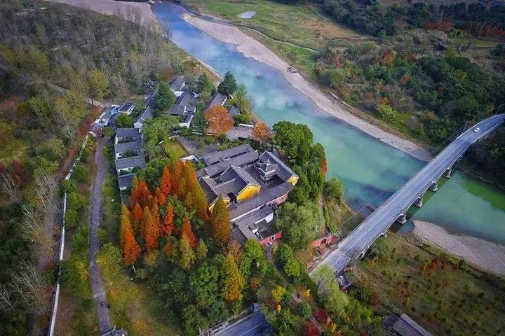 舜王庙大鸡笼水库位于平水镇王化村境内,地处绍兴越南山区,属于丘陵