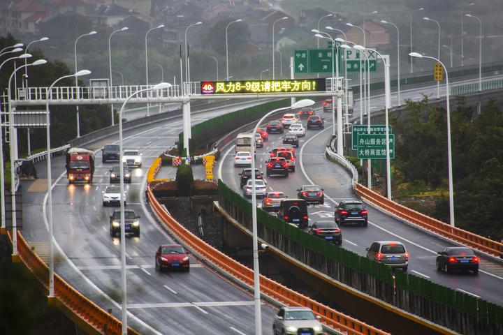 甬舟高速全路段限速40码 大客车、集装箱车解