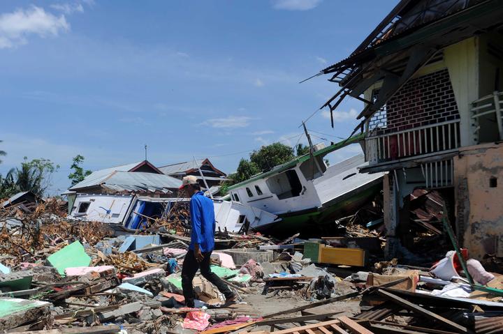 灾区开始恢复重建工作印度尼西亚地震和海啸重灾区中苏拉威西省的搜救