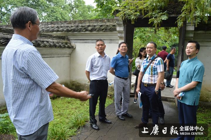 “走进上虞”在舔犊之爱中等教导访问.JPG “走进上虞”在舔犊之爱中等教导访问.JPG