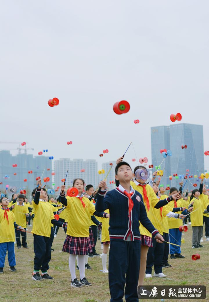 鹤琴小学空竹队参赛图片.jpg