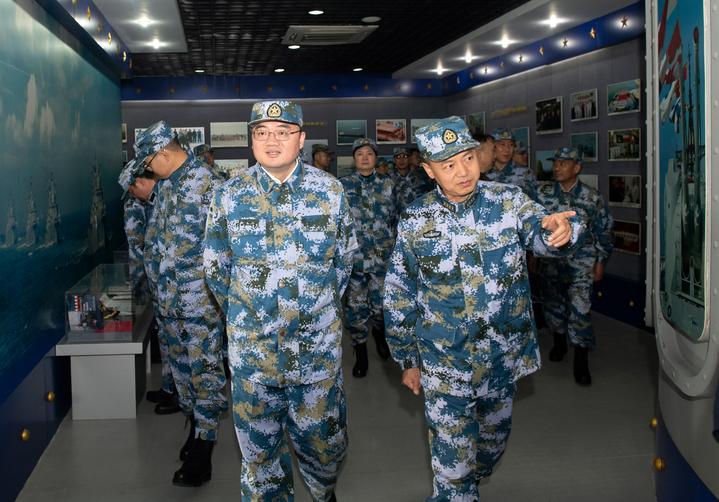 会前,东阳市领导集体参加了"军事日"活动.