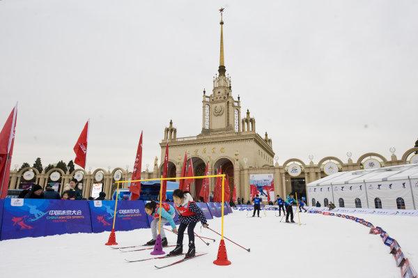 首届中国冰雪大会开幕 多种体验嗨翻天