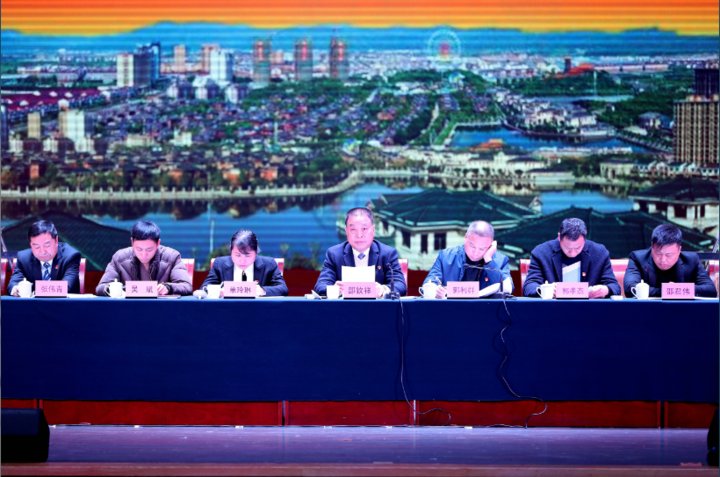 东阳市经济总量_浙江省东阳市刘希悦(2)