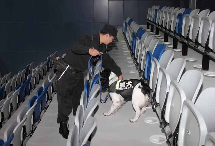 搜爆犬上阵助安检