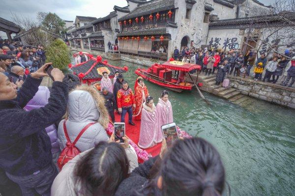 南浔水乡婚礼闹新春