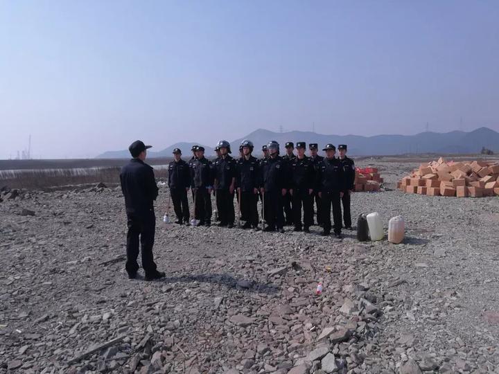 普陀区集中销毁2000余箱烟花爆竹