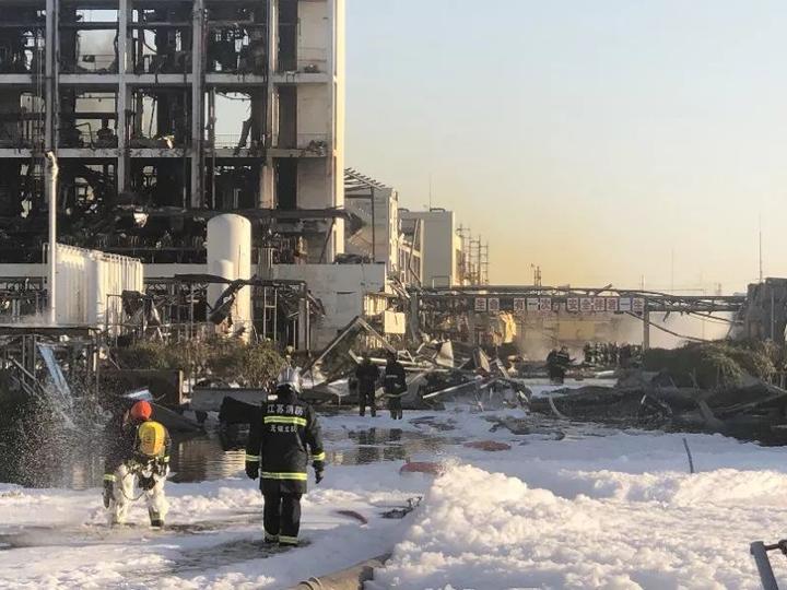 现场视频 | 江苏盐城化工厂爆炸 930名消防指战