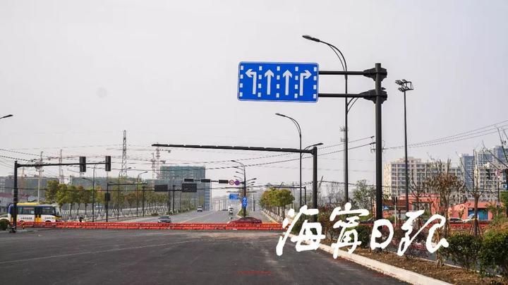 海宁市区一条新贯穿南北主干道正式通车横跨长山河双向六车道