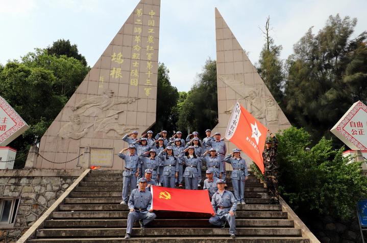 青春心向黨溫嶺松門青年幹部在老革命根據地舉行主題教育活動