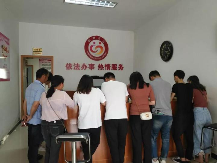 5.20,丽水各地民政局被挤爆,七旬老人也来了