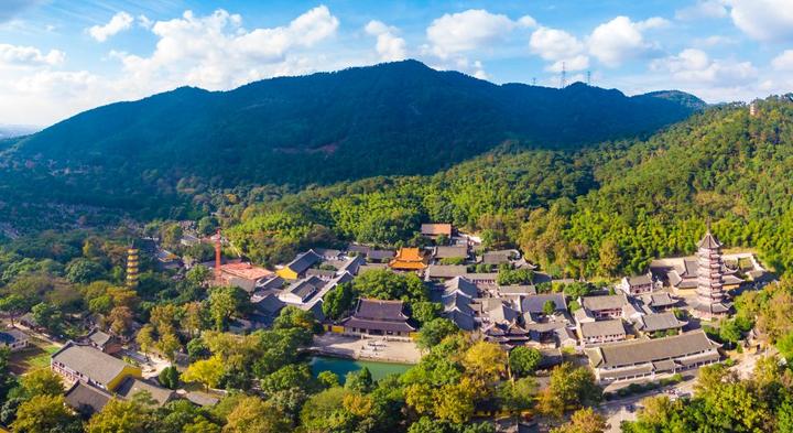 阿育王寺天童禪寺位於鄞州區東吳鎮,始建於晉朝,距今已有一千七百多年