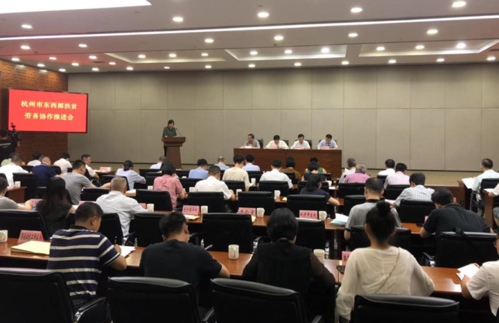 施秉县人口_施秉县第十六届人大常委会第40次会议召开任免一批工作人员(2)