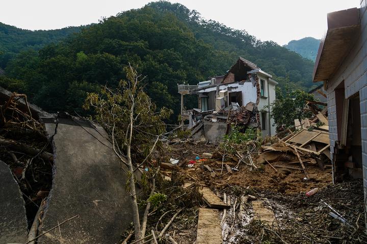 银坑镇人口_常平银坑森林公园(3)