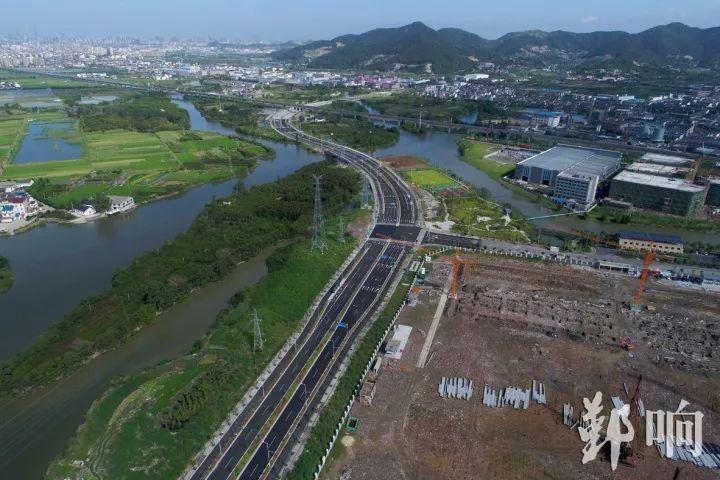 熱點寶幢西側道路通過交工驗收67五鄉再添一條貫穿南北的景觀大道