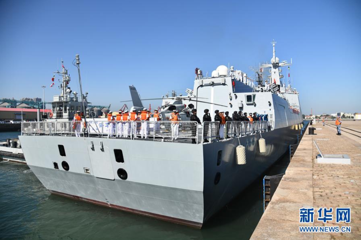 8月29日,可可西里湖艦緩緩駛出青島某軍港.