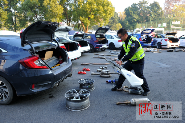 金华交警严查炸街族