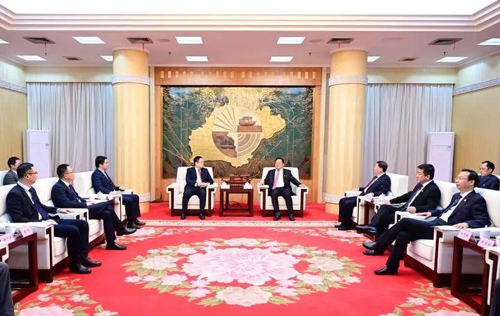 今天下午,市委书记张兵会见宁波产城集团董事长叶骥一