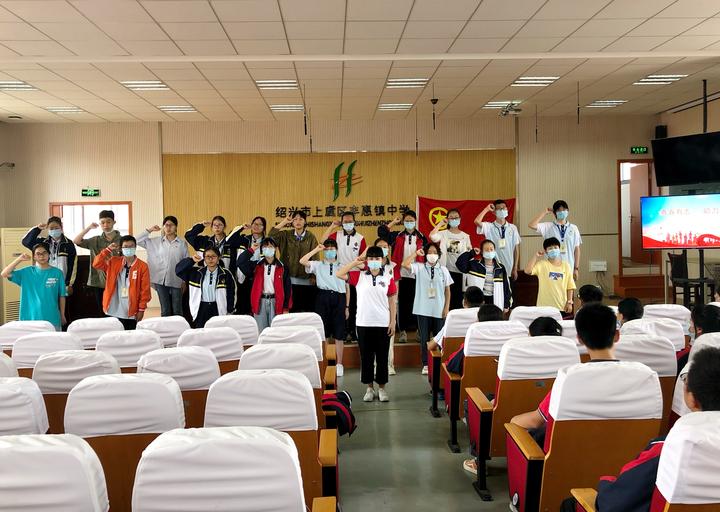 丰惠镇中举行14岁集体生日暨离队入团仪式