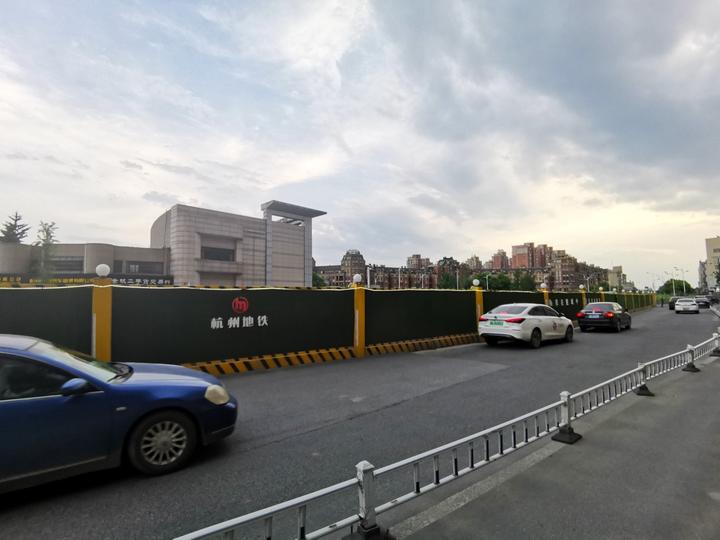 杭州人口会持续流入吗_杭州人口净流入趋势图(2)