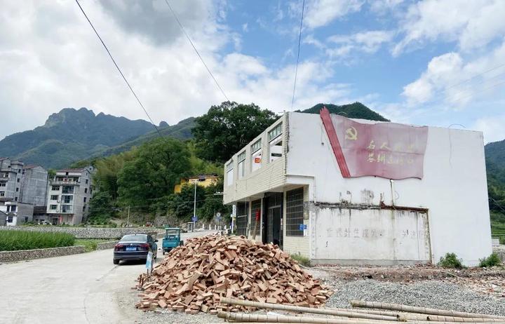 青田县有多少人口_浙江青田宝石产地遭滥挖乱采 大山被掏空