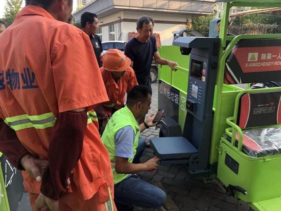 用上智能垃圾收集车！油车港镇给垃圾分类装上“大脑”