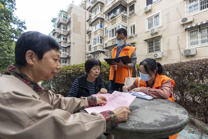 在大学做人口普查员_人口普查员证件图片(2)