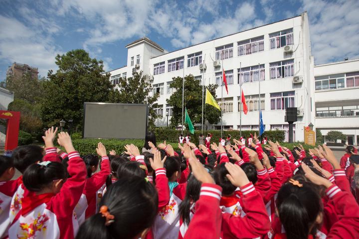 10月26日,上虞區實小教育集團實驗小學校區舉行第二十五屆大隊幹部暨