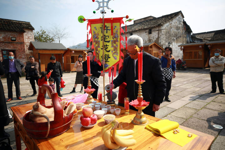 东阳卢宅景区做花灯迎龙灯猜灯谜