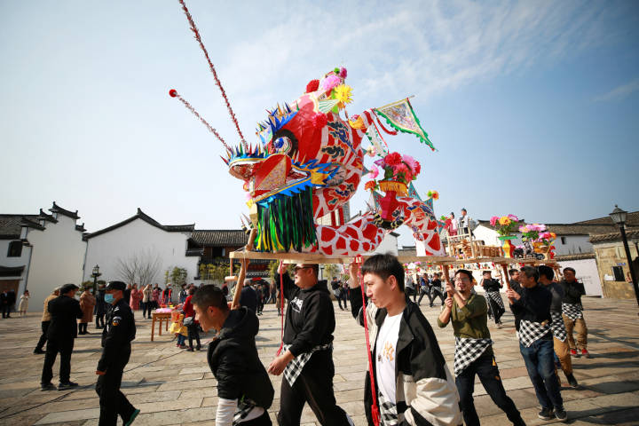 东阳卢宅景区做花灯迎龙灯猜灯谜