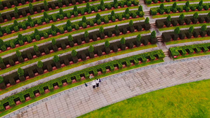 一大早,崔雷鋒像往常一樣,步行來到寧波樟村四明山革命烈士陵園,祭拜