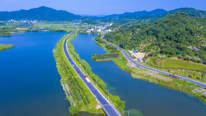 驿亭镇白马湖村拆治结合刷新乡村颜值