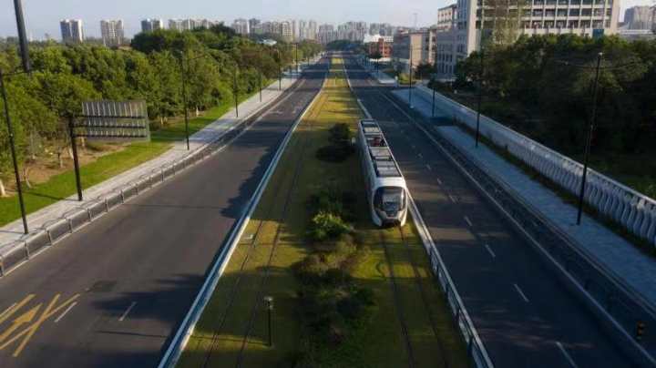 瞰嘉興丨坐上有軌電車嚐鮮綠色出行