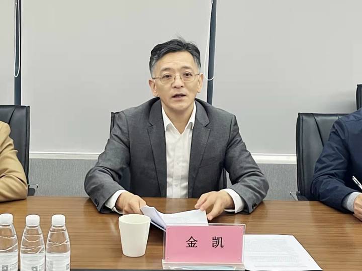 会议由菱湖支部主委陆艳苑主持,市委会专职副主委孙占民,副主委吴桢