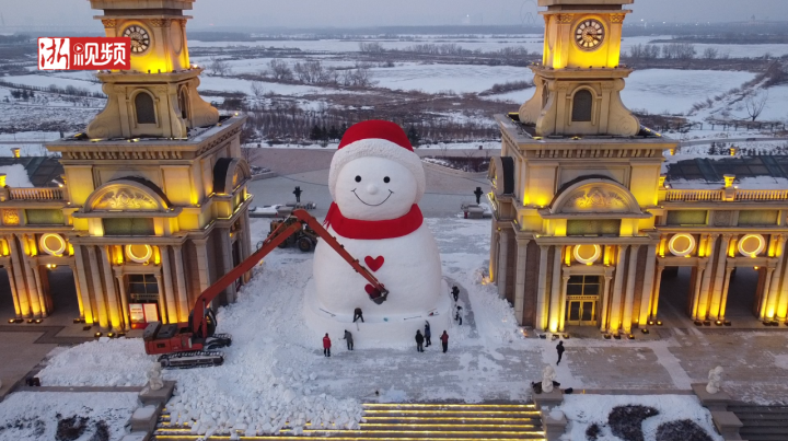 哈尔滨18米高大雪人图片
